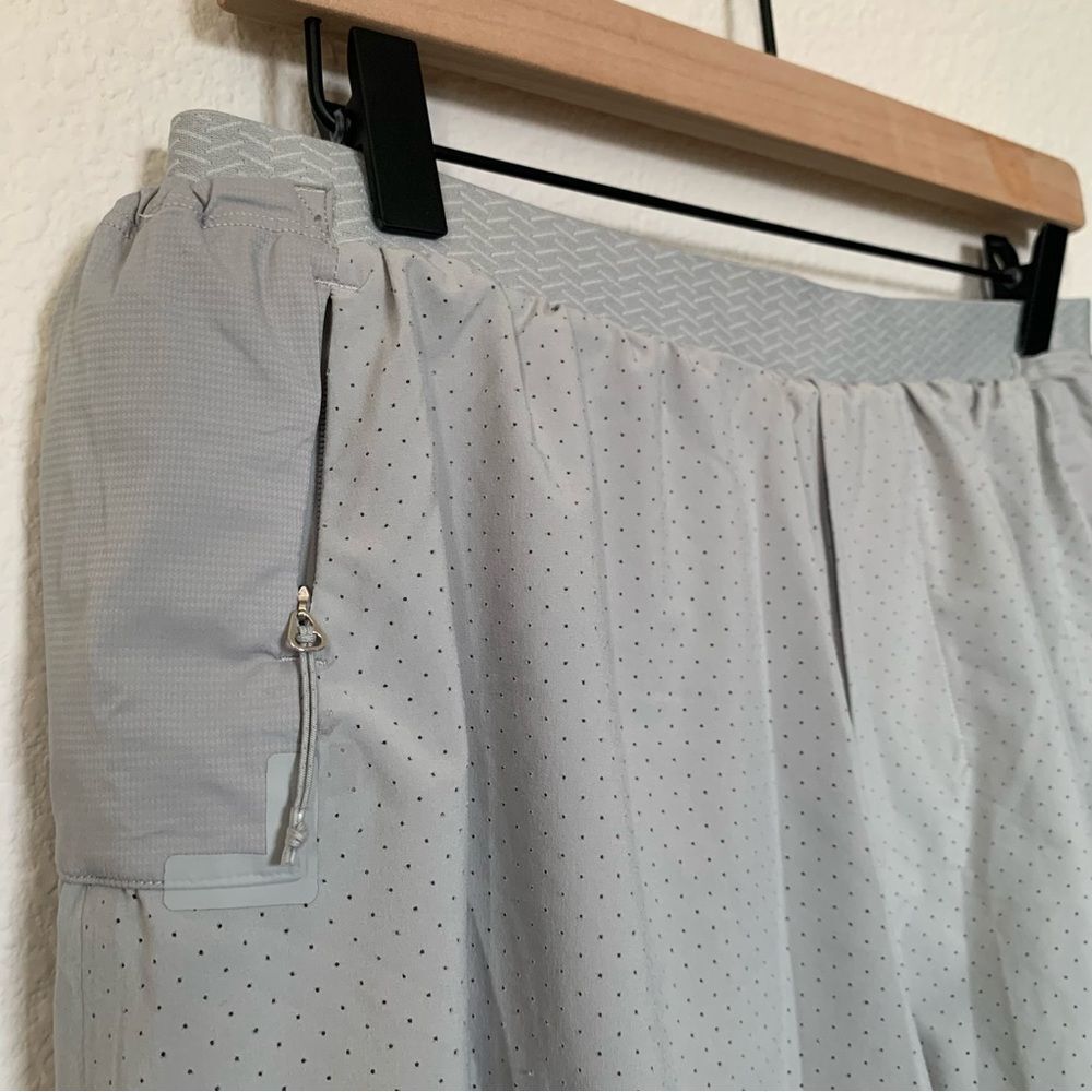 Lululemon Men’s Water-Repellent Hiking Short 7” Lined Mesh Large - Picture 3 of 7